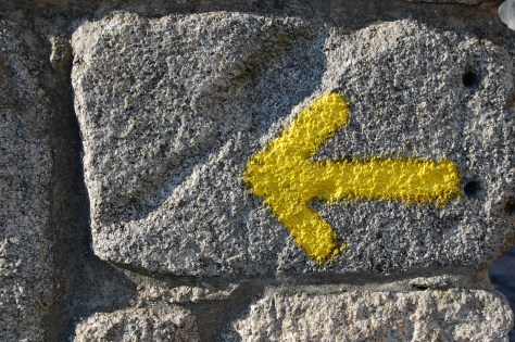 Típica flecha indicando el camino.